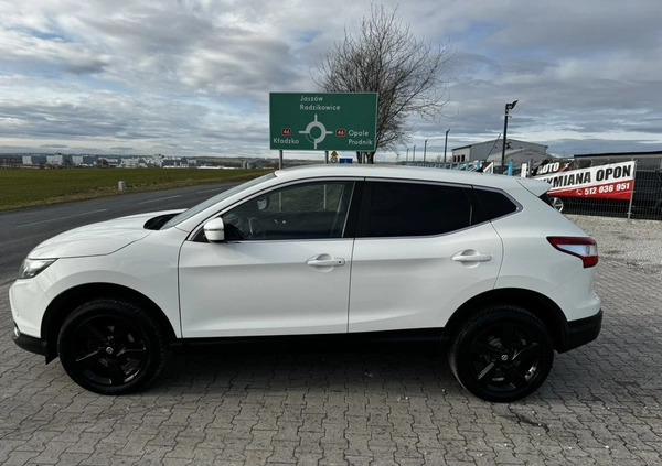 Nissan Qashqai cena 45999 przebieg: 196000, rok produkcji 2015 z Tychowo małe 301